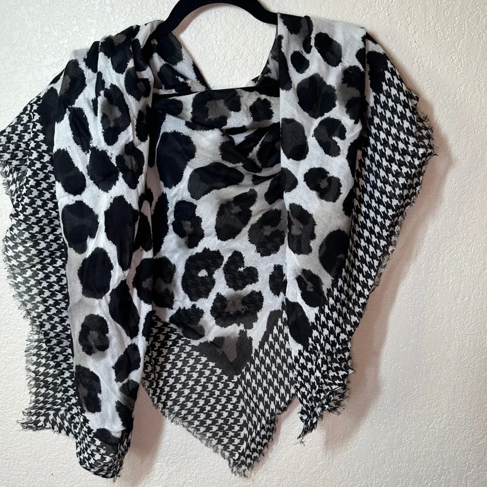 Houndstooth and Leopard Print Scarf Shawl Wrap‎ Black White Patterned